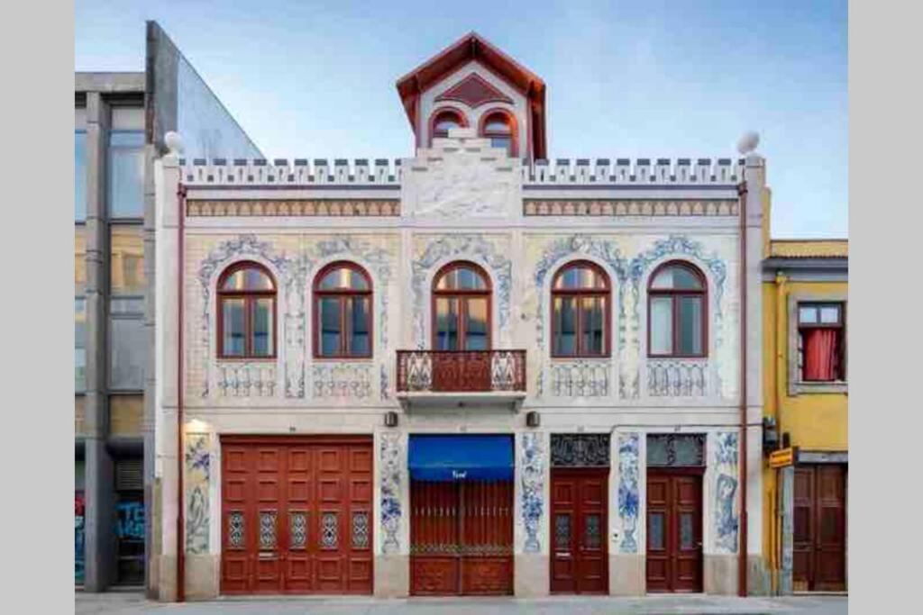 Boutique Rentals-Art & Charm II Apt W/ Terrace Porto Luaran gambar