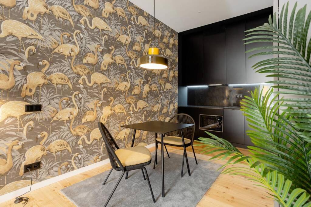 Boutique Rentals-Art & Charm II Apt W/ Terrace Porto Luaran gambar
