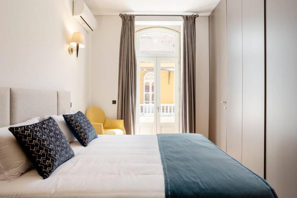 Boutique Rentals-Art & Charm II Apt W/ Terrace Porto Luaran gambar