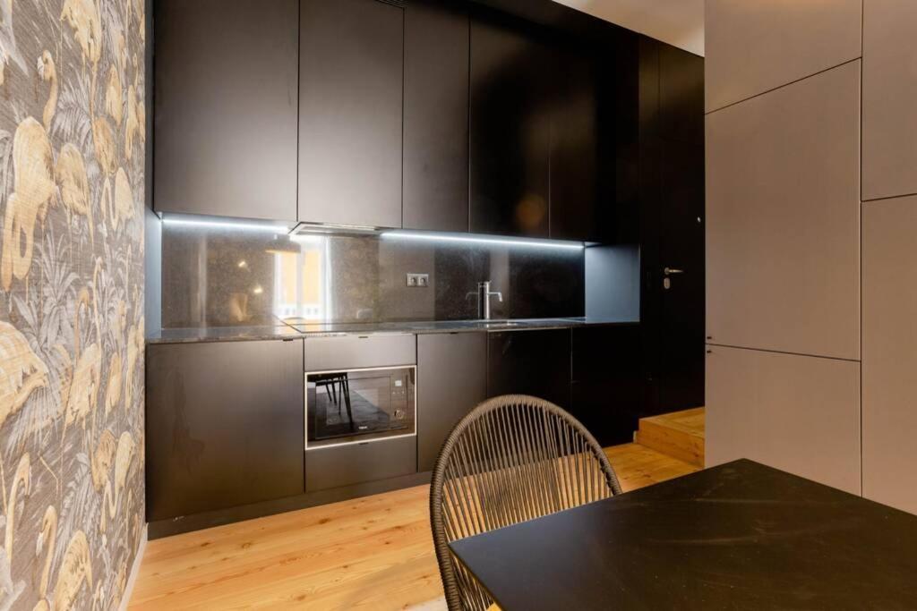 Boutique Rentals-Art & Charm II Apt W/ Terrace Porto Luaran gambar