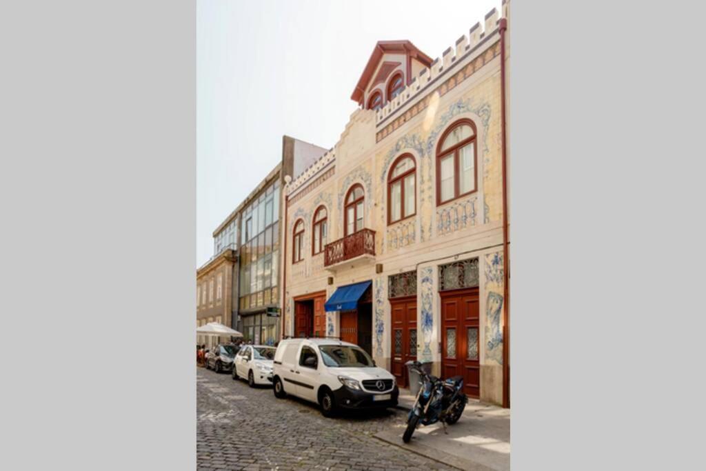 Boutique Rentals-Art & Charm II Apt W/ Terrace Porto Luaran gambar