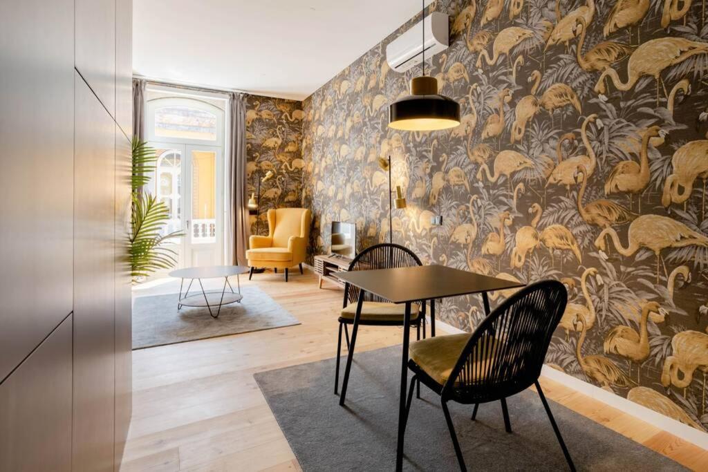 Boutique Rentals-Art & Charm II Apt W/ Terrace Porto Luaran gambar