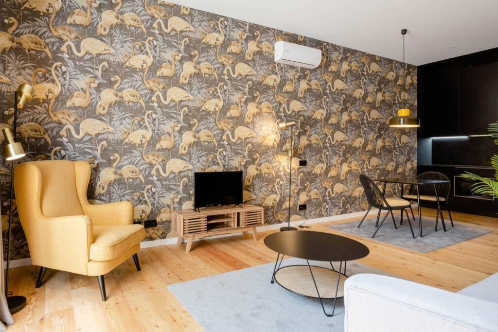 Boutique Rentals-Art & Charm II Apt W/ Terrace Porto Luaran gambar