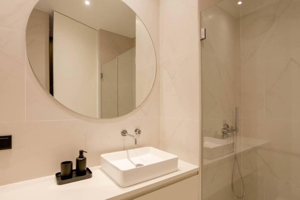 Boutique Rentals-Art & Charm II Apt W/ Terrace Porto Luaran gambar